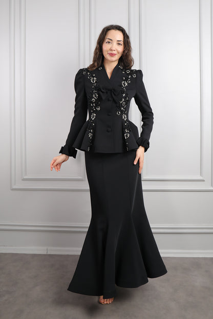 طقم تنورة وجاكيت بزينة فيونكة  وتطريزات خرزية -اسود