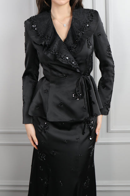 طقم تنورة وتوب رسمي مزين بتطريزات لؤلؤية وتفاصيل كشكشة عالياقة -أسود