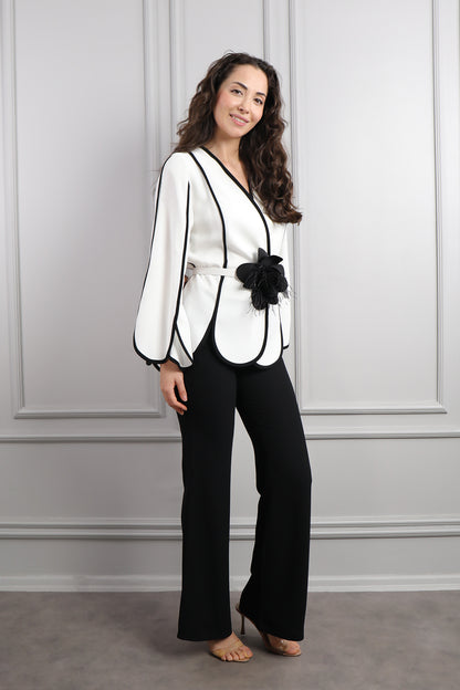 طقم بنطال وبلوزة مزينة بوردة - اسود وابيض