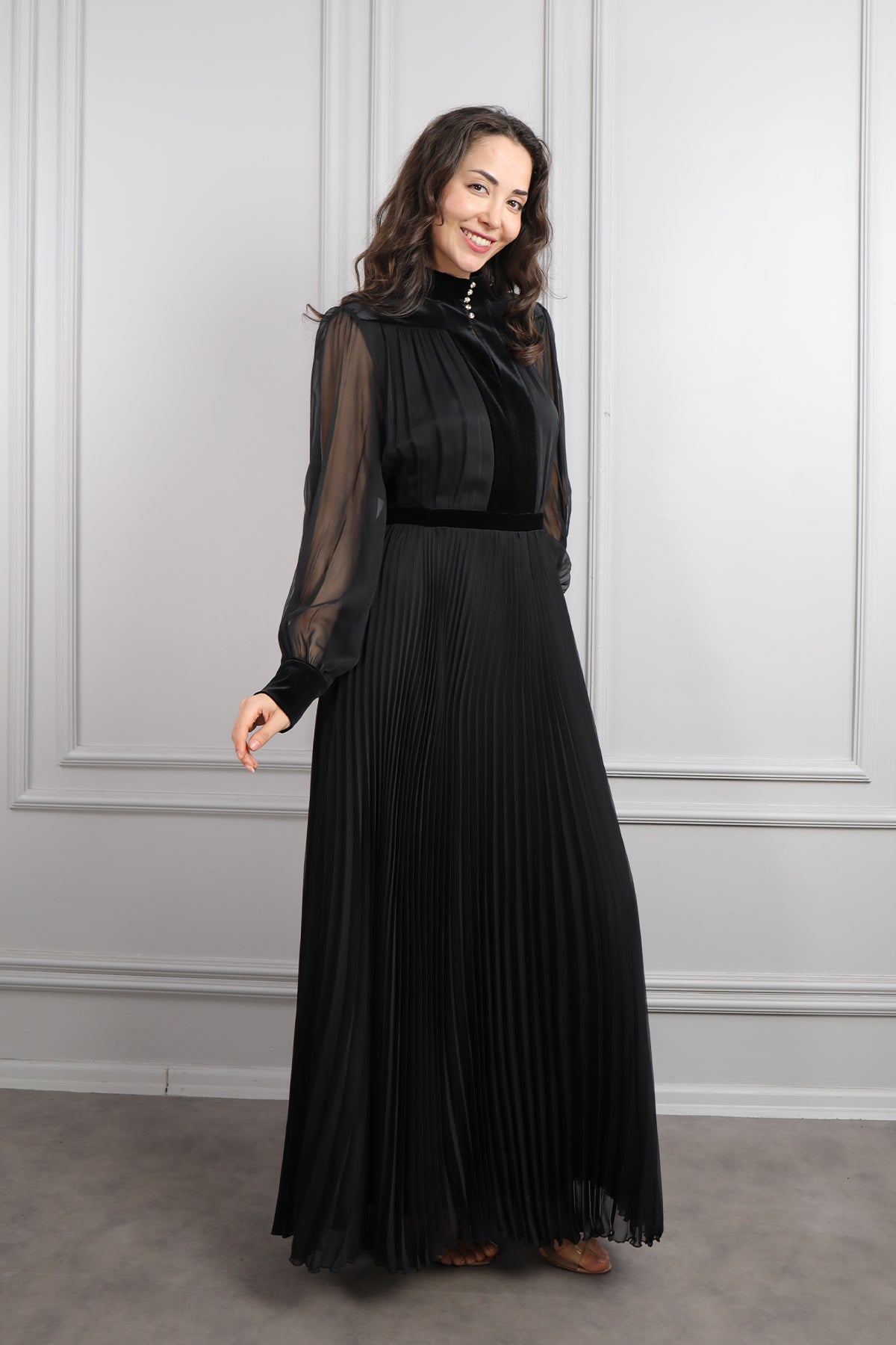 فستان شيفون خناقي بتفاصيل مخملية مقاس كبير -اسود