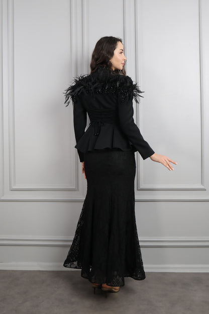 طقم تنورة دانتيل وجاكيت مزين بالريش والخرز -اسود