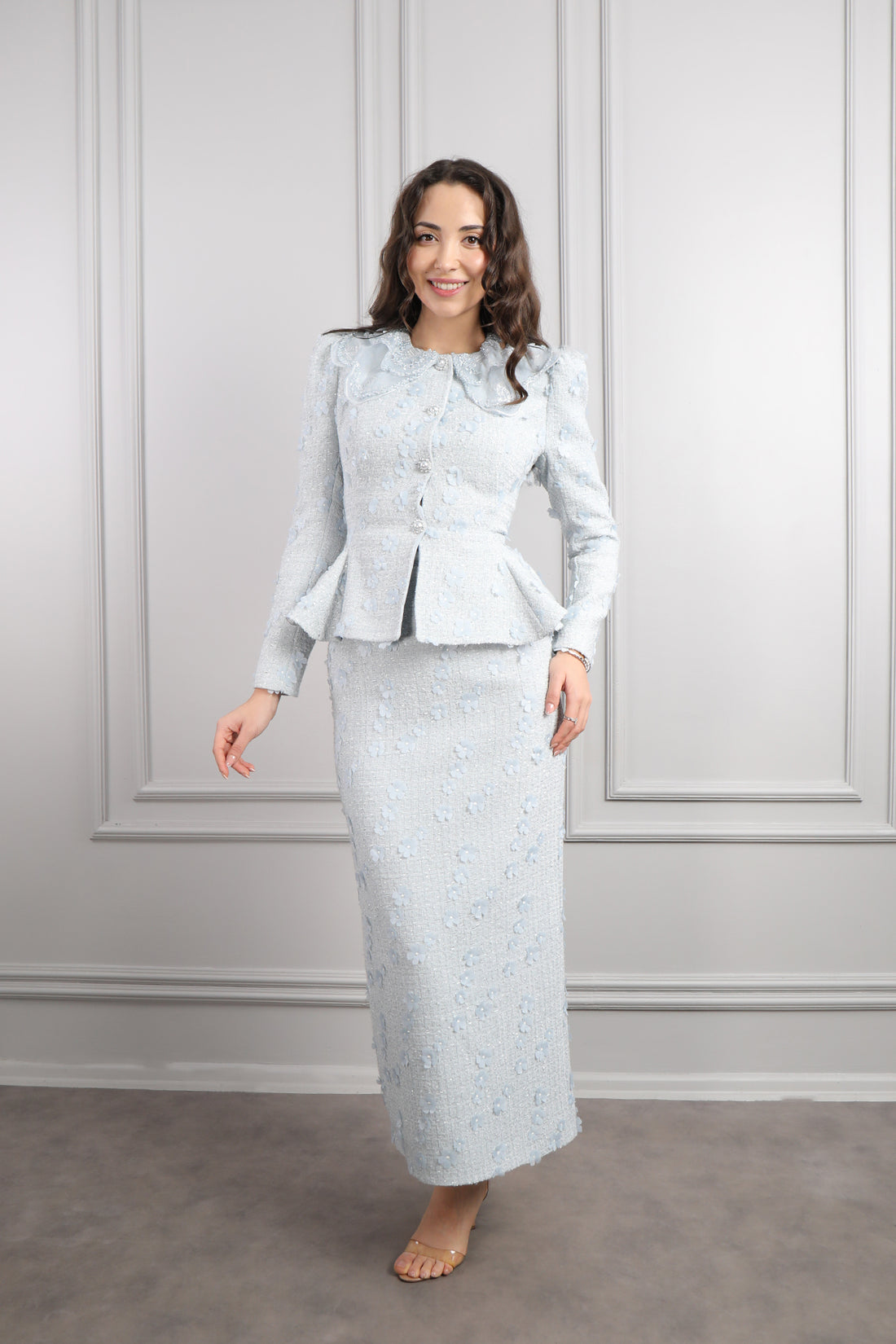 طقم تنورة وجاكيت بتطريزات ورود -ازرق