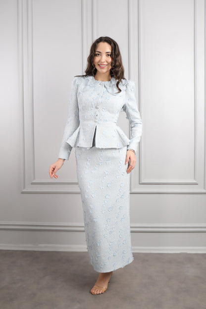 طقم تنورة وجاكيت بتطريزات ورود -ازرق