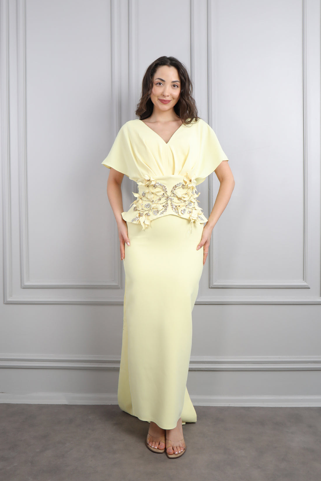 فستان سهرة باكمام واسعة بتفصيل كورسيه مطرز بالفصوص -اصفر