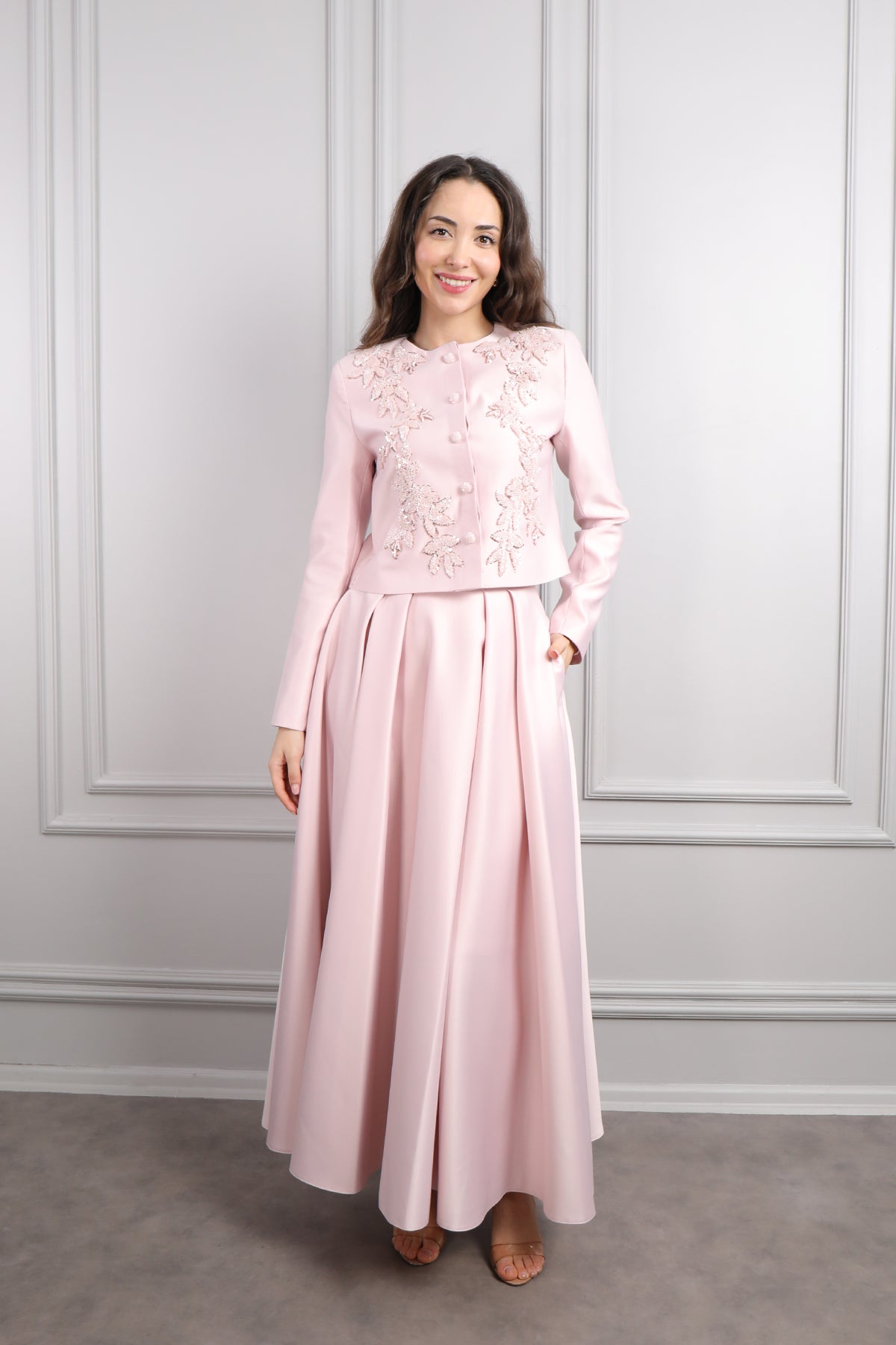 طقم تنورة وجاكيت بتطريزات خرزية -بمبي