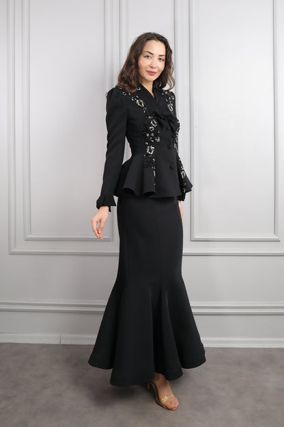 طقم تنورة وجاكيت بزينة فيونكة  وتطريزات خرزية -اسود