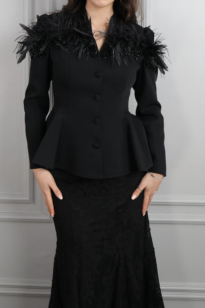 طقم تنورة دانتيل وجاكيت مزين بالريش والخرز -اسود