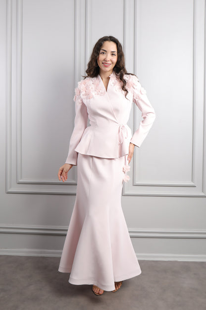 طقم تنورة وجكيت مزين بالورود مع حزام -بمبي