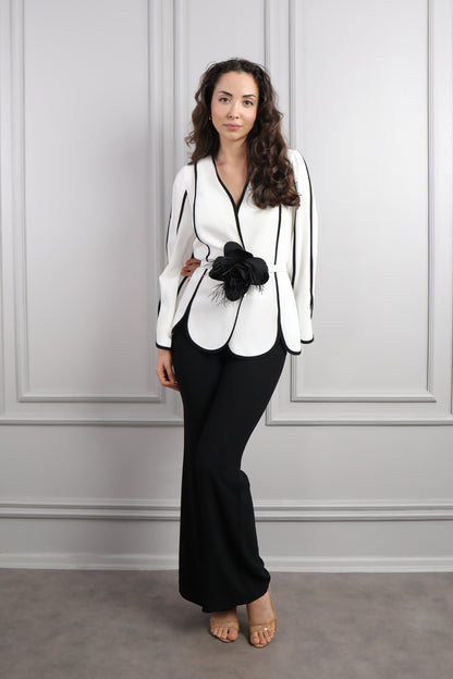 طقم بنطال وبلوزة مزينة بوردة - اسود وابيض