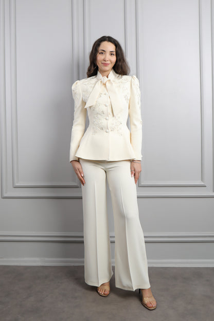 طقم بنطال وجاكيت بياقة تنربط مزين بالخرز -سكري