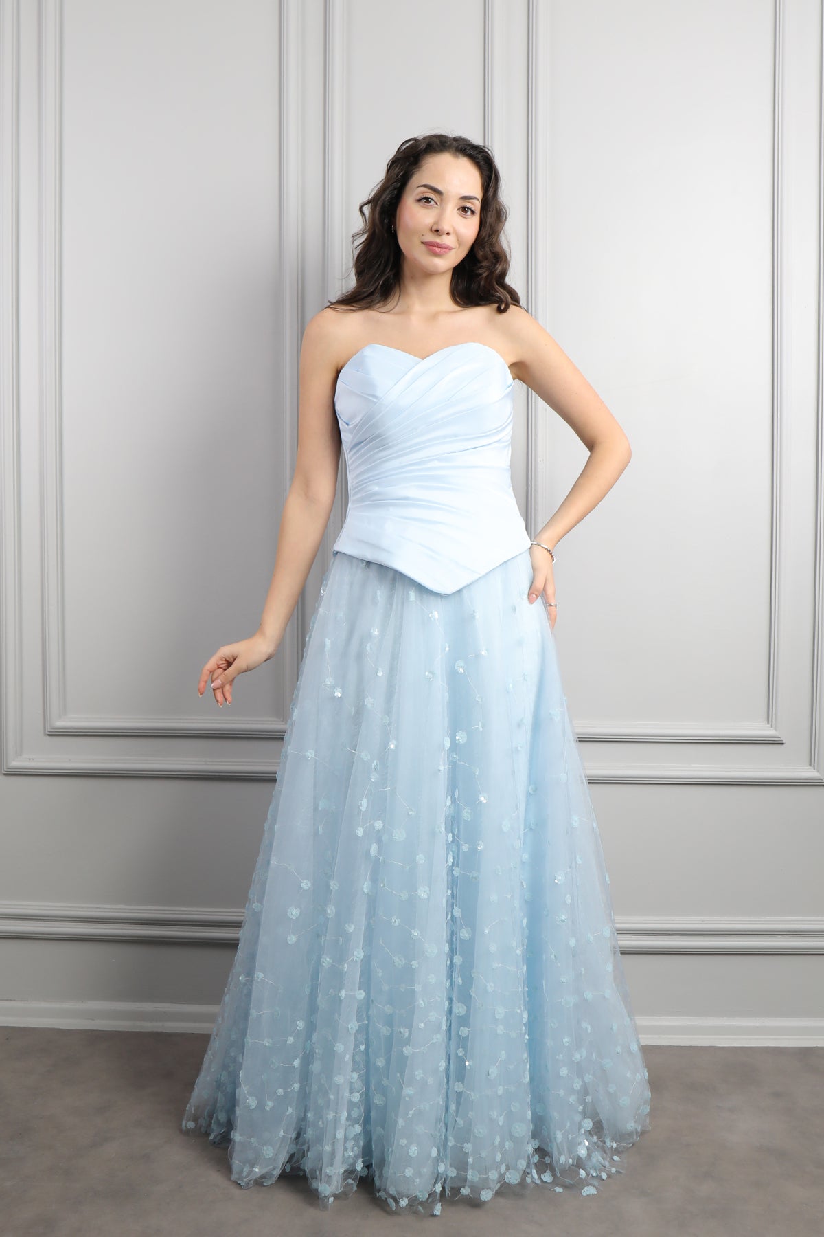 فستان سهرة سترابلس بتنورة تول وشال طويل -سماوي