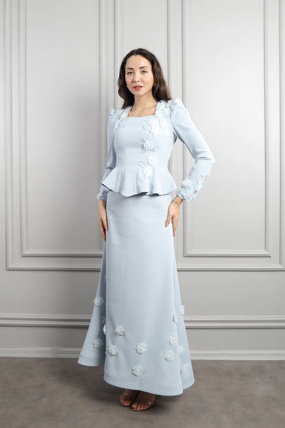 طقم تنورة وتوب رسمي انيق بياقة مربعة وتفاصيل ورود -ازرق