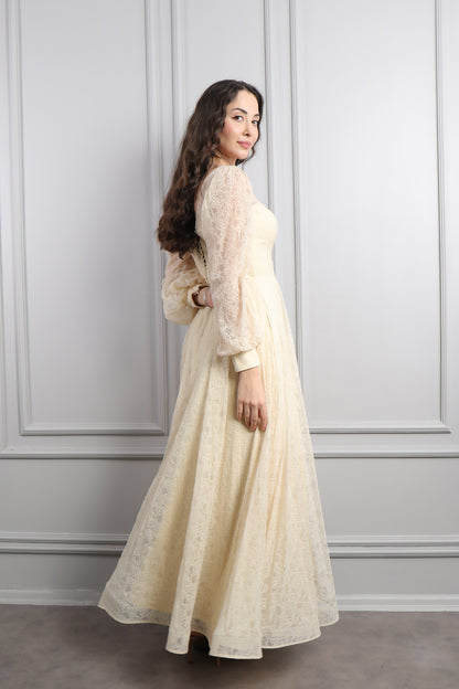 فستان سهرة دانتيل بياقة مثلثة واكمام واسعة مقاس كبير -بيج