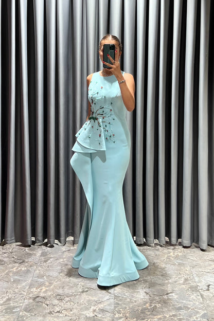 فستان سهرة مطرز بالفصوص بتصميم سمكة -نعناعي