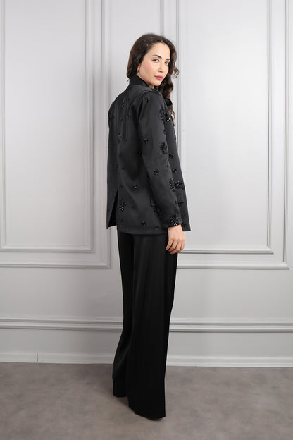 طقم ساتان ثلاثي بنطال وبلوزة بتطريزات خرزية -اسود