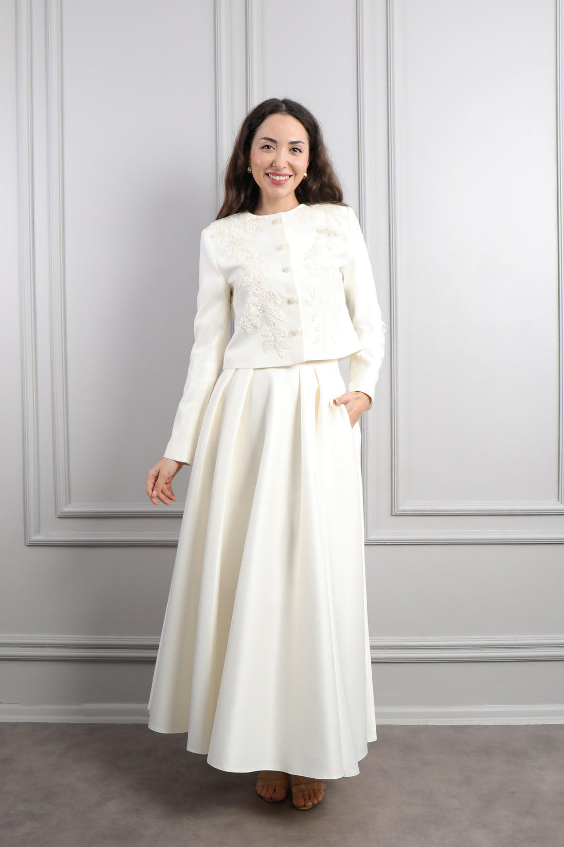 طقم تنورة وجاكيت بتطريزات خرزية -بمبي