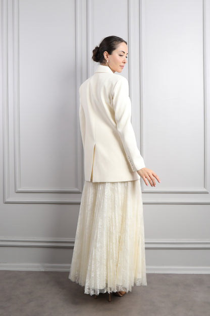 طقم فستان بتفصيل دانتيل وجاكيت مع زينة وشاح -سكري