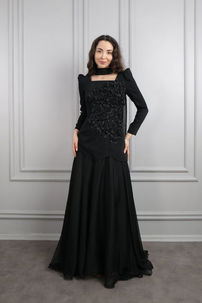 طقم تنورة وتوب مطرز بالخرز والورود مع تفصيل شال -اسود