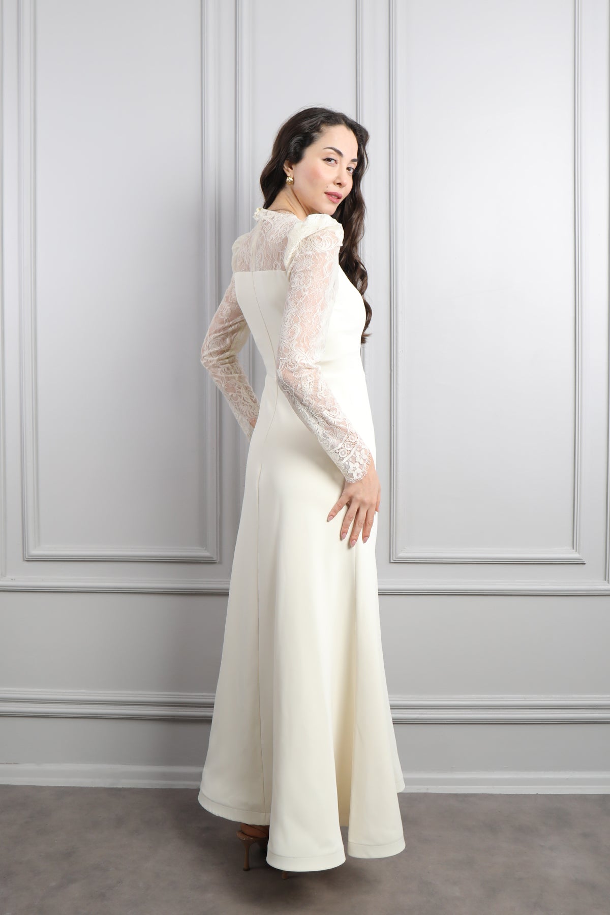 فستان خناقي بتفاصيل دانتيل -سكري