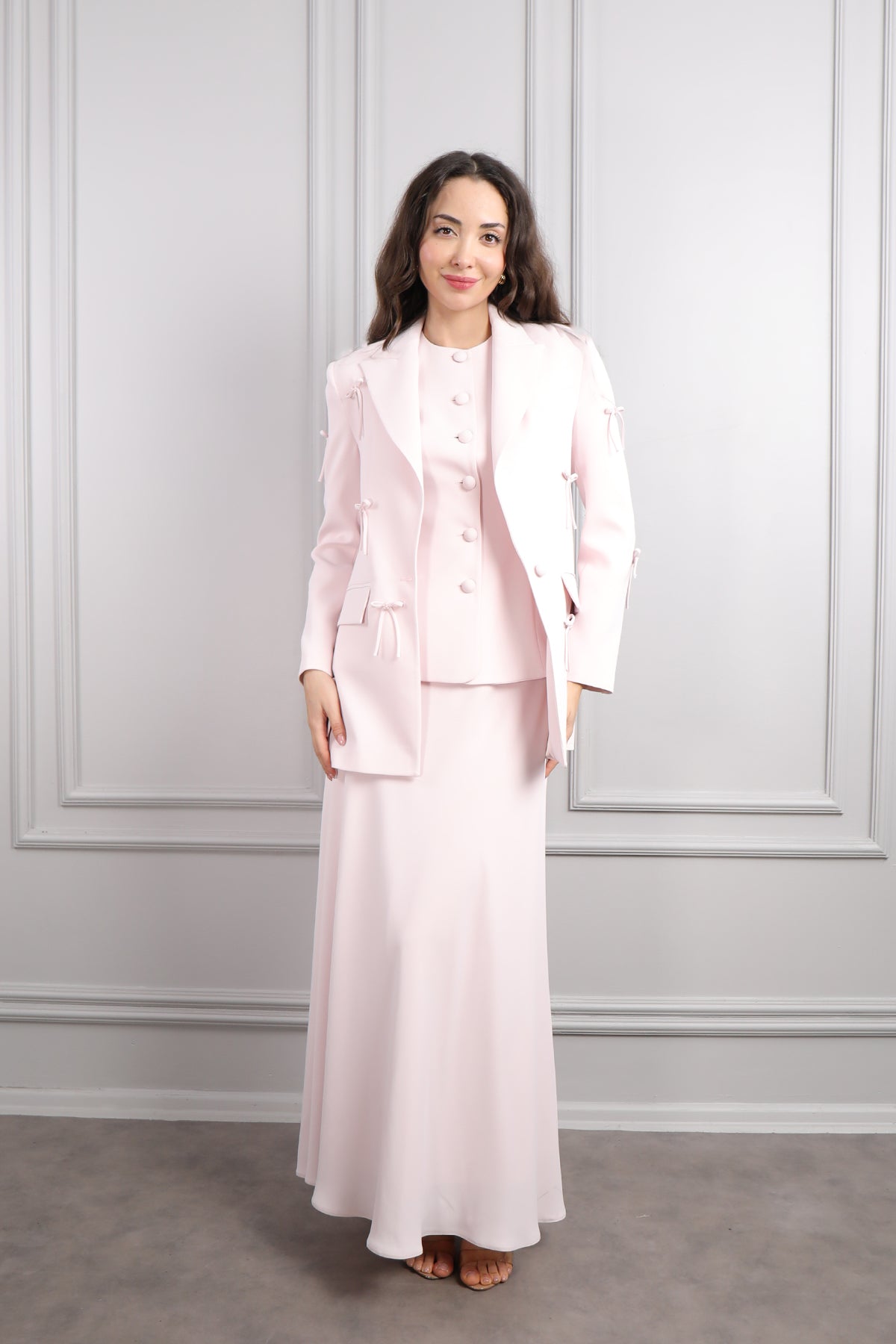 طقم تنورة وتوب وجاكيت بزينة فيونكات -بمبي