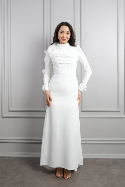 فستان سهرة للمحجبات بتصميم كورسيه وزينة ورود مع تفصيل كايب من الكتف -ابيض