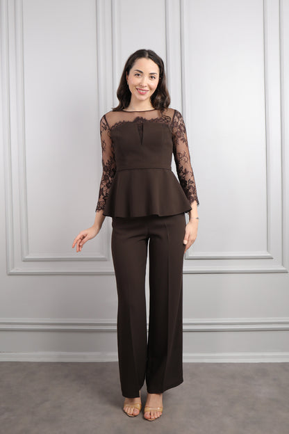 طقم بنطال وبلوزة باكمام شفافة وتفاصيل دانتيل -بني