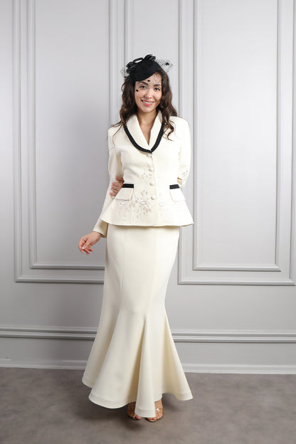 طقم تنورة وجاكيت بتطريزات ورود مع اكسسوار للشعر -سكري