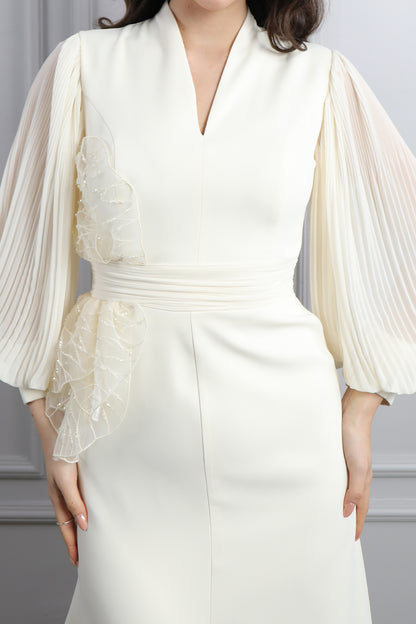 فستان بقصة سمكية باكمام واسعة شيفون وزينة جانبية -سكري