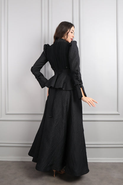 طقم تنورة وتوب بتطريزات خرزية وتفاصيل تكسيرات -اسود