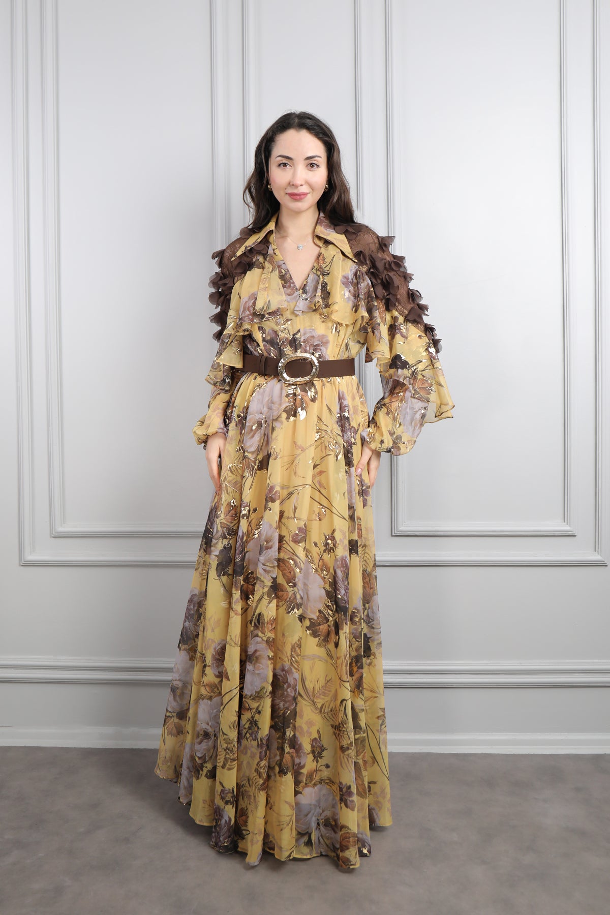 فستان شيفون بتفاصيل كشكشة ونقشات ورود مقاس كبير -اصفر