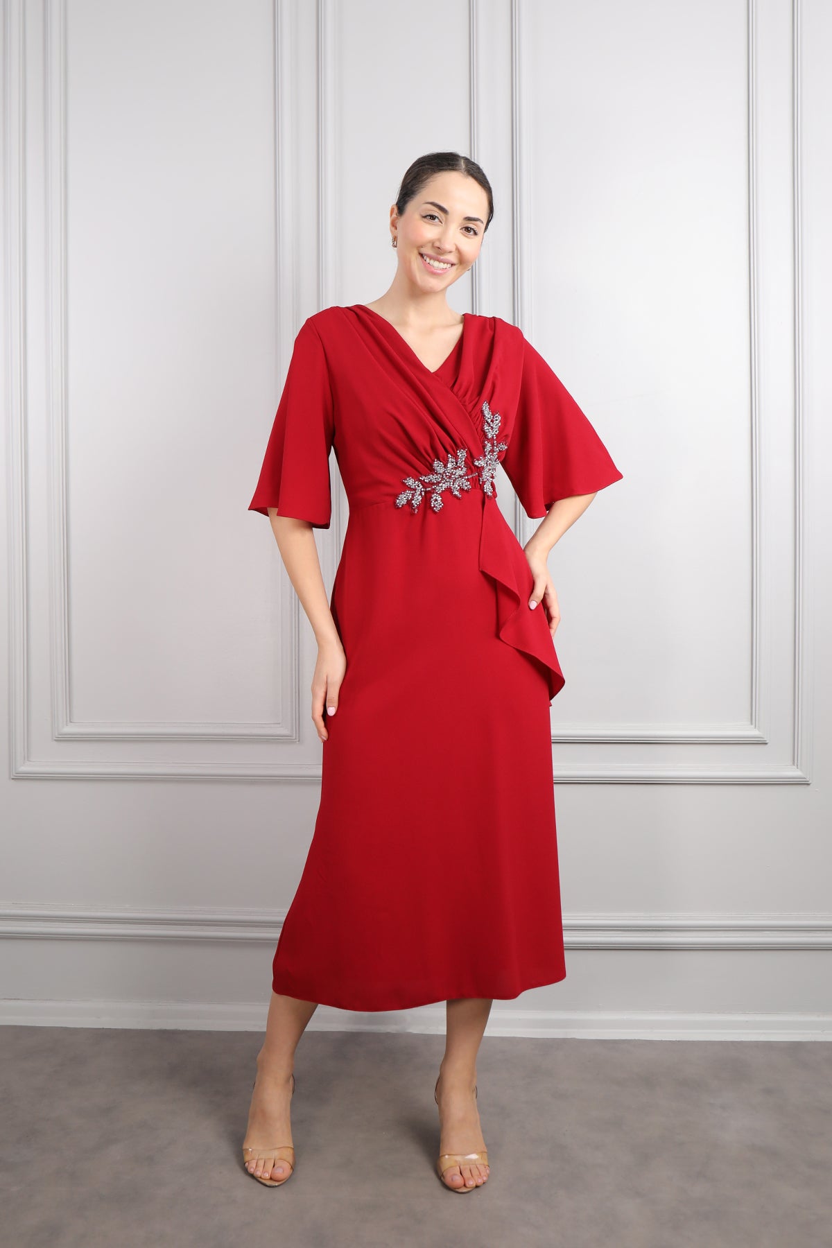 فستان ميدي باكمام واسعة وتطريزات خرزية مقاس كبير -احمر