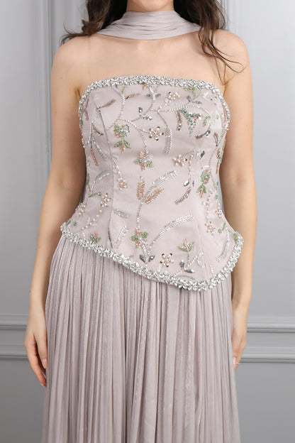 فستان سهرة شيفون بتوب سترابلس مطرز بالخرز مع شال -بيج