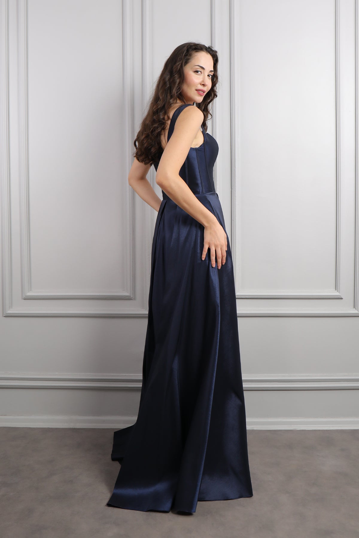 فستان سهرة بياقة مربعة بتفصيل كورسيه وفتحة جانبية -كحلي