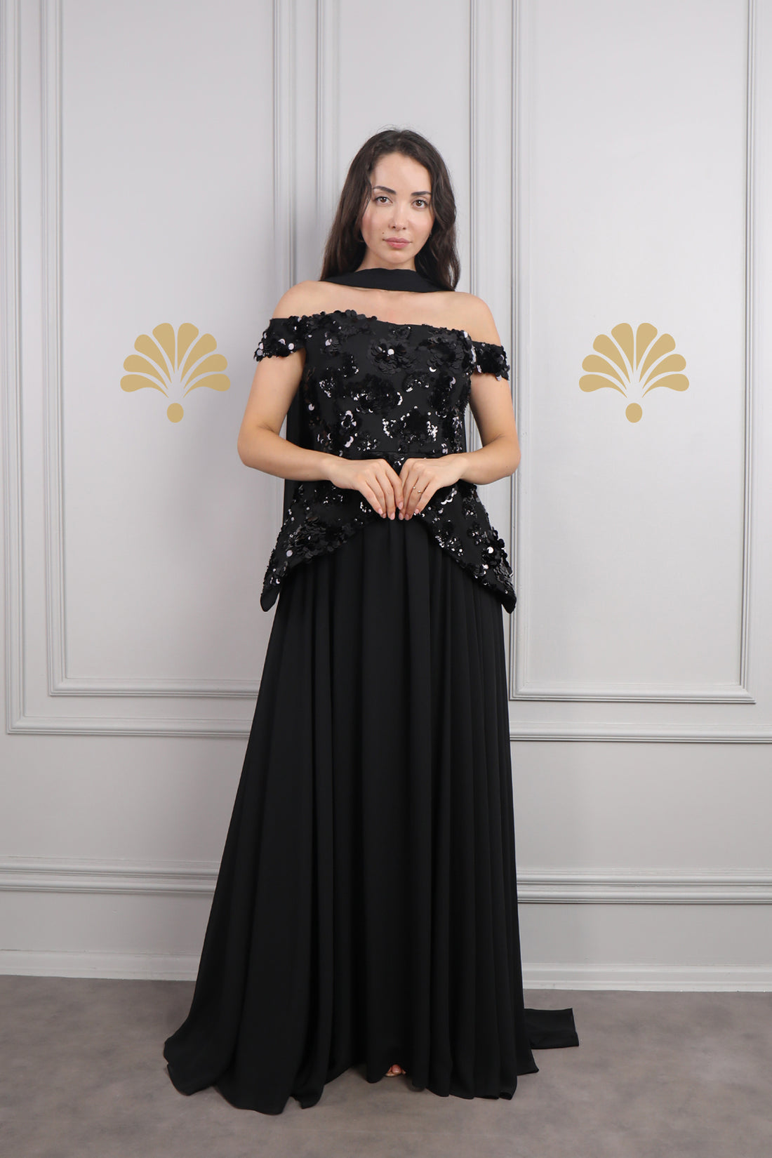 فستان سهرة مكشوف الاكتاف بتصميم علوي لامع وسفلي شيفون -اسود