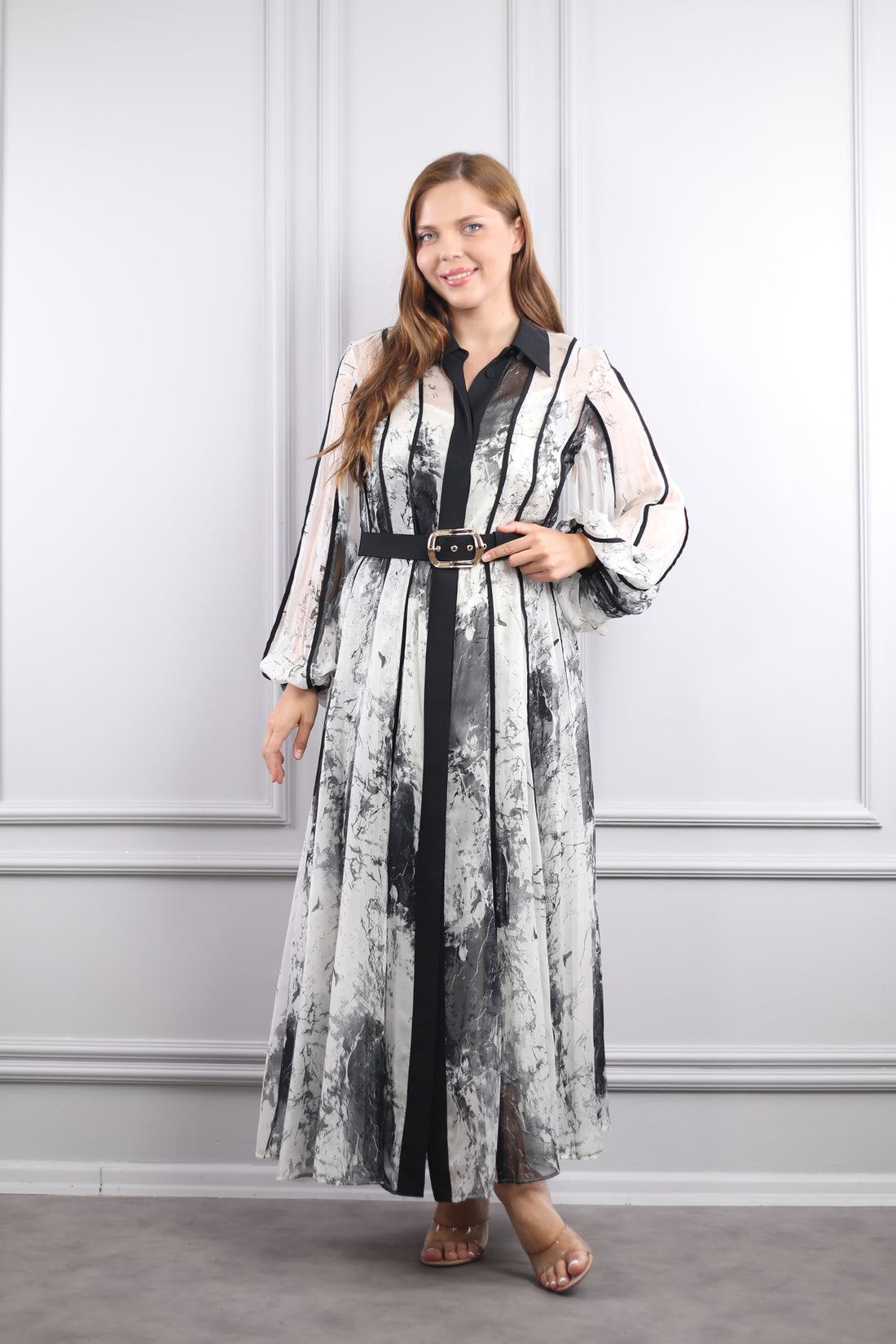 فستان شيفون مزخرف مقاس كبير بياقة قميص وحزام عند الخصر -اسود