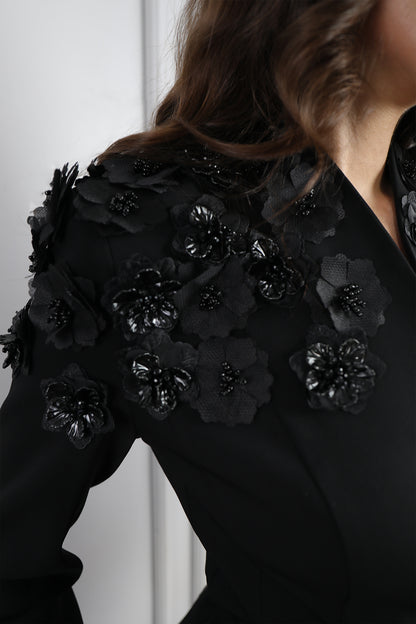 طقم تنورة وجاكيت مزين بالورود مع حزام -اسود