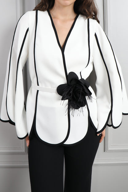 طقم بنطال وبلوزة مزينة بوردة - اسود وابيض