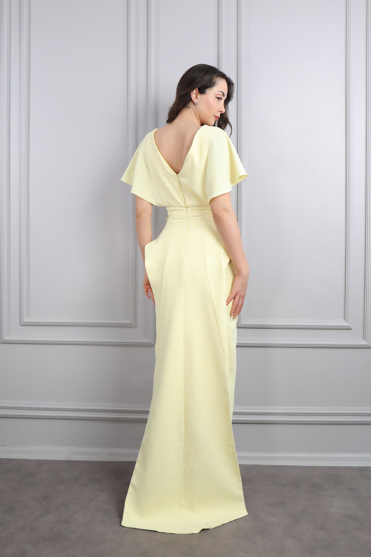 فستان سهرة باكمام واسعة بتفصيل كورسيه مطرز بالفصوص -اصفر