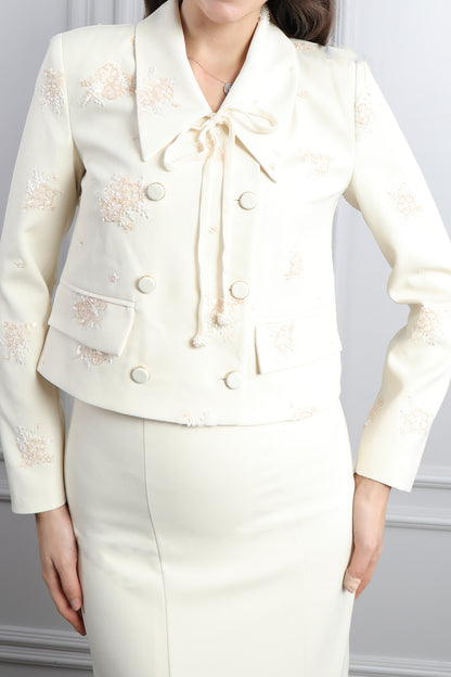 طقم تنورة وجاكيت بتطريزات خرزية وزينة ازرار -سكري