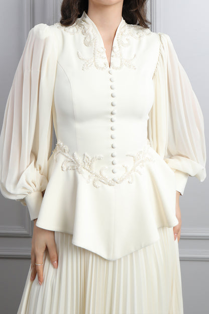 طقم تنورة بتكسيرات وتوب مزين بازرار وتطريزات خرزية -سكري