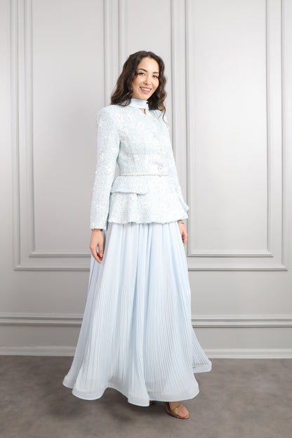 طقم تنورة وجاكيت لامع بحزام لؤلؤي ووشاح -ازرق