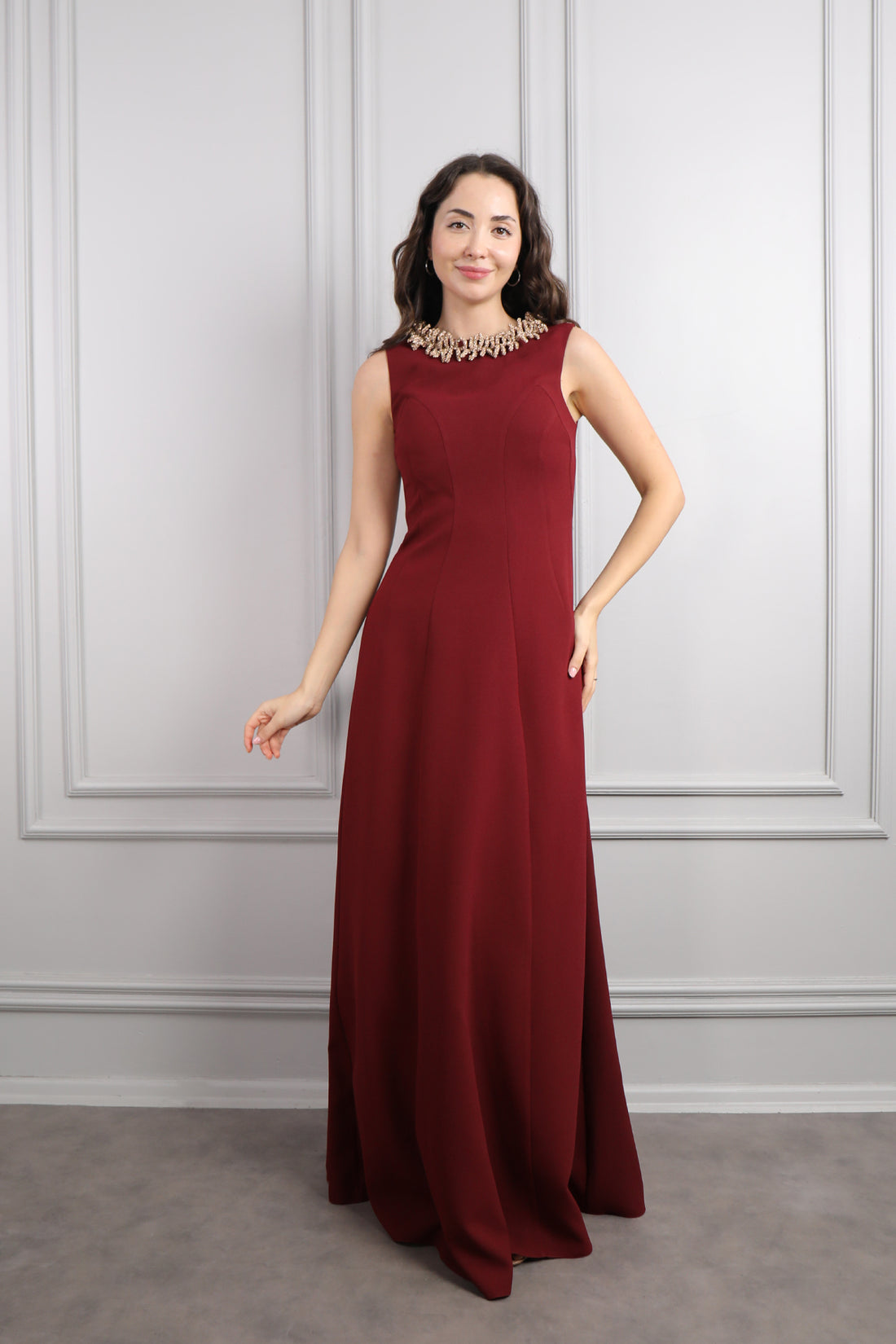 فستان سهرة بدون اكمام بكريستالات عالياقة مقاس كبير -عودي