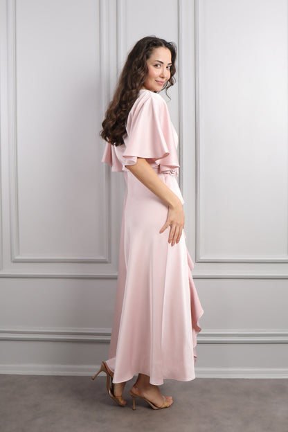 فستان ميدي ساتان بتفاصيل كشكشة واكمام واسعة مزين بالورود مقاس كبير -بمبي