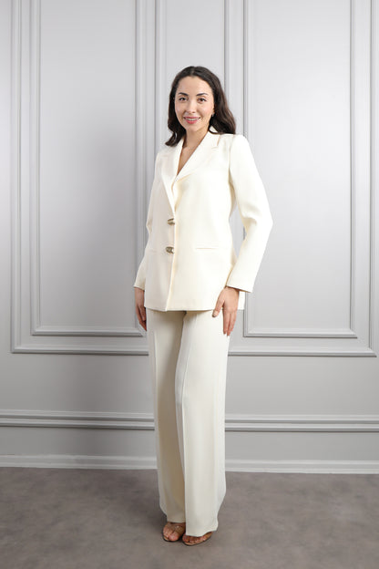 طقم بدلة بتصميم دانتيل شفاف في الظهر وازرار ذهبية -سكري