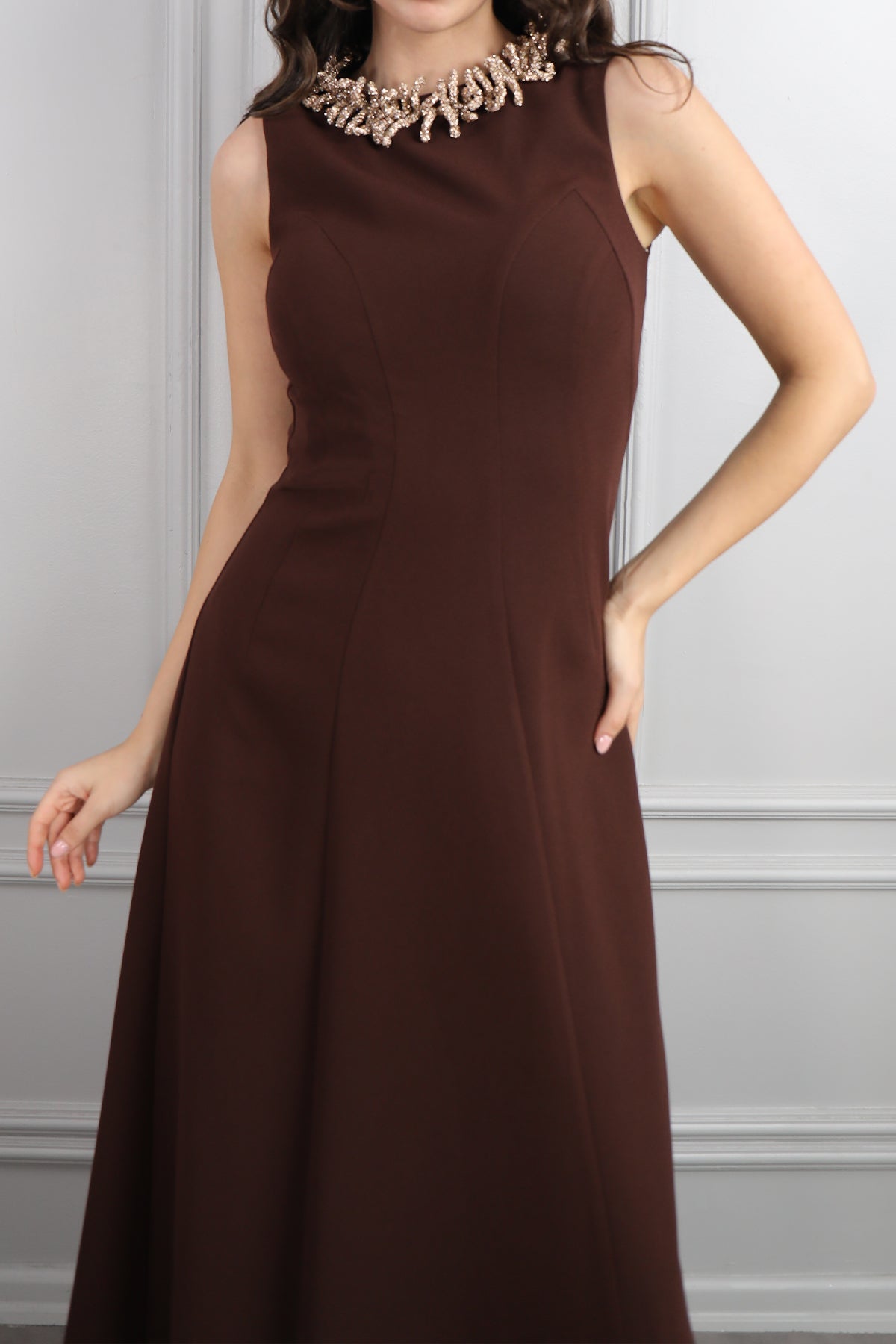 فستان سهرة بدون اكمام بكريستالات عالياقة مقاس كبير -بني