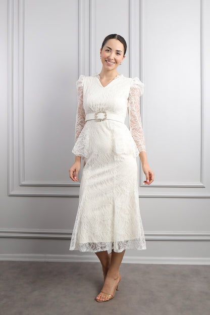 فستان ميدي دانتيل بياقة مثلثة وحزام عالخصر -سكري