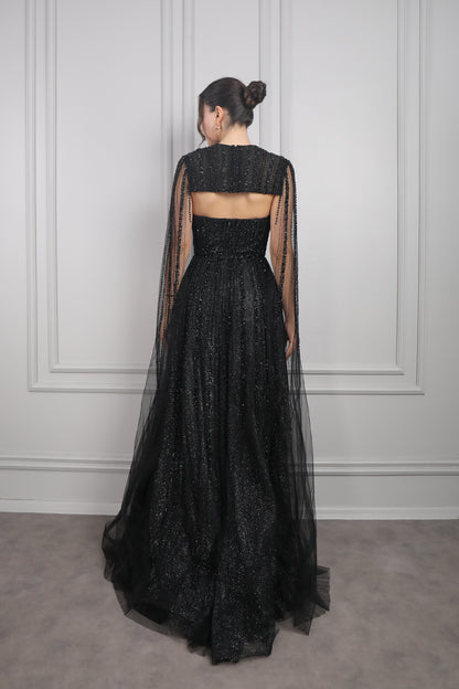 فستان سهرة سترابلس مطرز بالكريستالات مع تفصيل كاب عالكتف من &quot;المجموعة الخاصة&quot; - اسود
