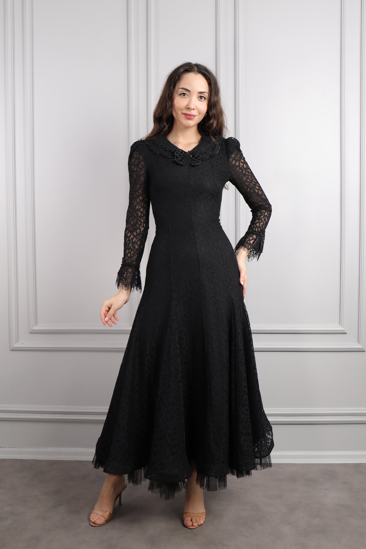 فستان دانتيل بياقة مزينة بالخرز واكسسوار شنطة -اسود