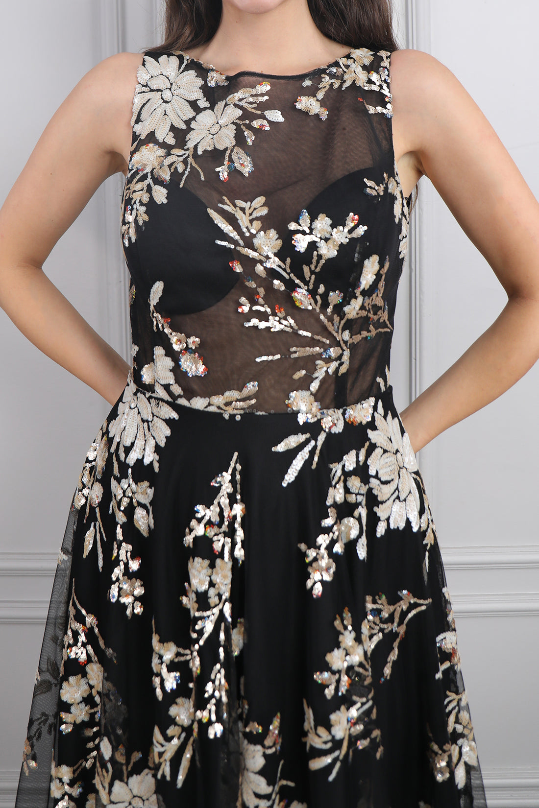 فستان سهرة تول بتفاصيل شفافة مزين بتطريزات ترتر مقاس كبير -اسود