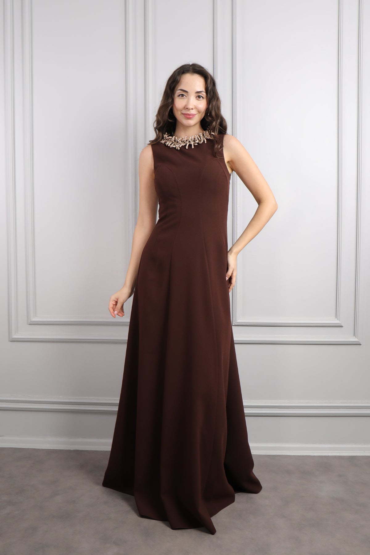 فستان سهرة بدون اكمام بكريستالات عالياقة مقاس كبير -بني